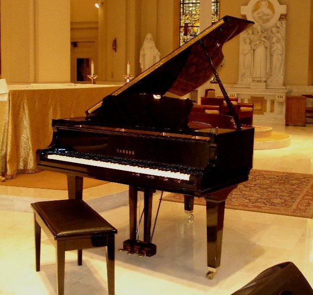 piano yamaha GC1 PE (1)